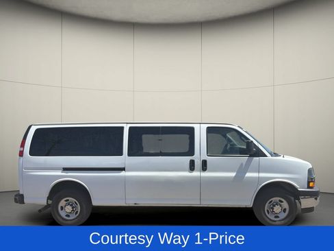 Used 2024 Chevrolet Express 3500 LT w/ LT Preferred Equipment Group RWD image 11