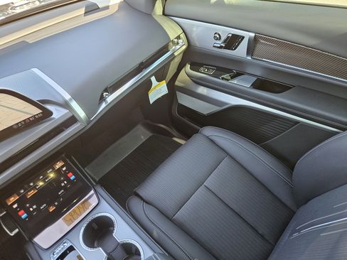 New 2026 Cadillac Vistiq Sport w/ LPO, Floor Liner Package image 19