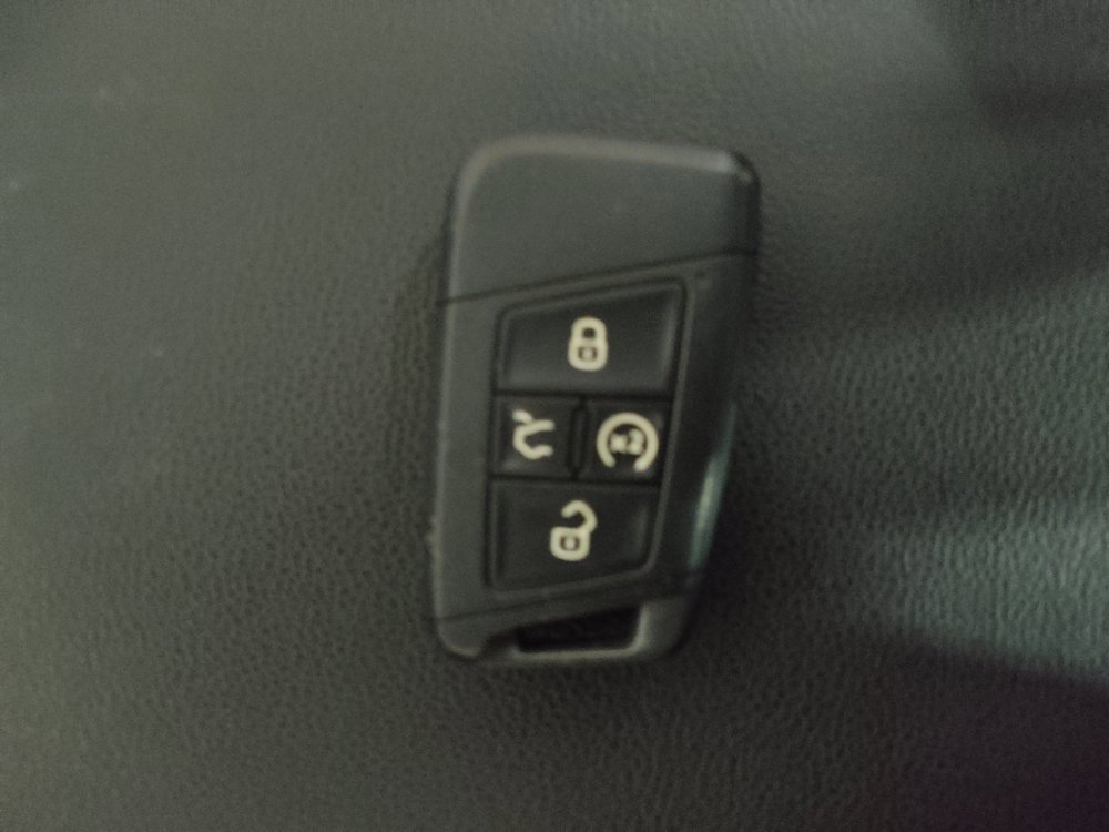 Used 2023 Volkswagen Jetta SE FWD image 32