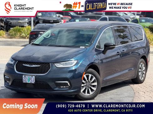 Used 2024 Chrysler Pacifica Limited FWD image 1
