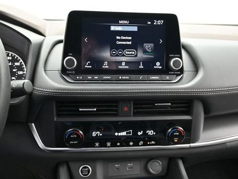 Used 2023 Nissan Rogue SV image 22