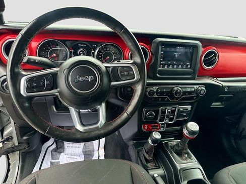 Used 2021 Jeep Wrangler Unlimited Rubicon w/ Cold Weather Group AWD/4WD image 25
