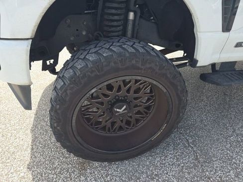 Used 2023 Ford F250 Lariat w/ Sport Appearance Package image 7