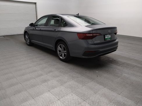 Used 2024 Volkswagen Jetta SE FWD image 5