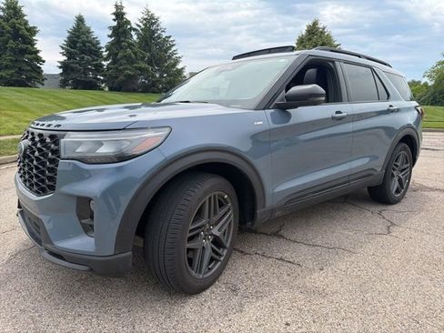 Used 2025 Ford Explorer ST-Line w/ Premium Package AWD/4WD image 4