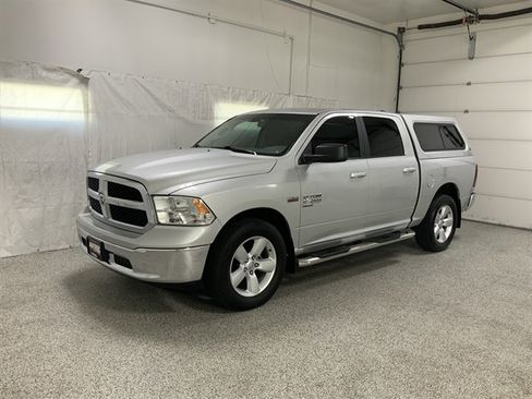 Used 2019 RAM 1500 Classic SLT image 3