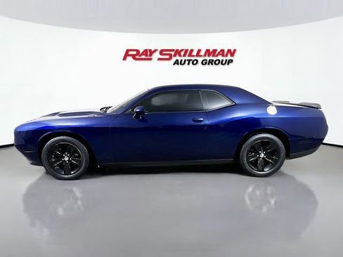 Used 2016 Dodge Challenger SXT image 4