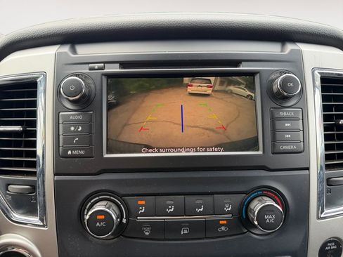 Used 2019 Nissan Titan SV AWD/4WD image 9