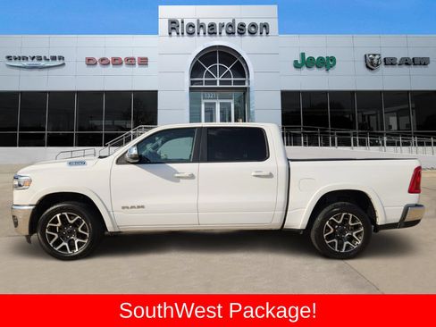 Used 2025 RAM 1500 Laramie AWD/4WD image 3