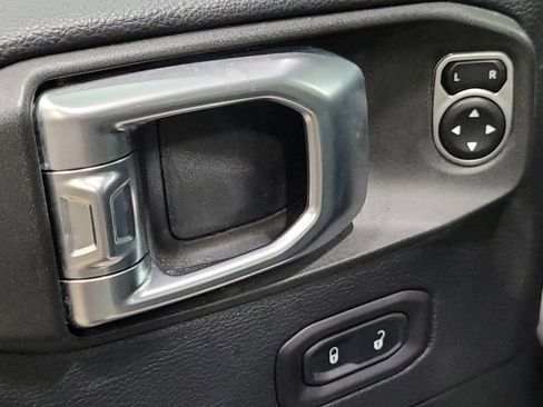 Used 2018 Jeep Wrangler Unlimited Sahara w/ Cold Weather Group image 27