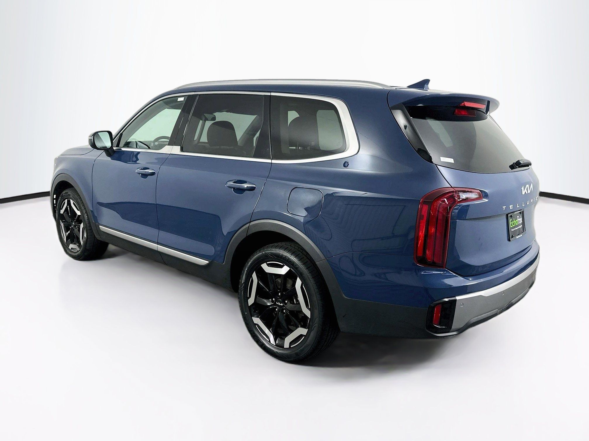 Used 2025 Kia Telluride S FWD image 5