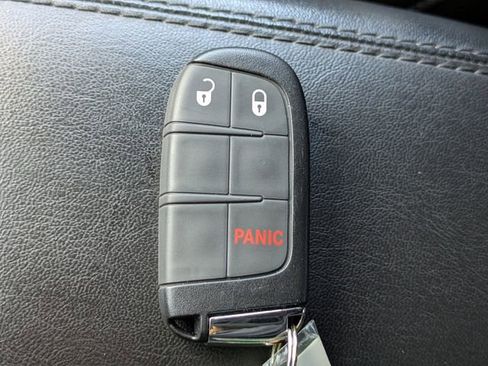 Used 2025 Jeep Compass Trailhawk image 33