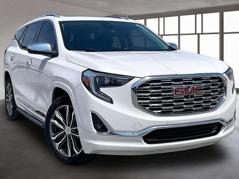 Used 2020 GMC Terrain Denali w/ Denali Premium Package FWD image 3
