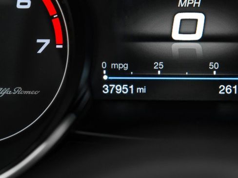 Used 2019 Alfa Romeo Giulia w/ Quick Order Package 22K Sport image 18