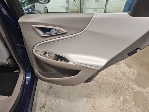 Used 2017 Chevrolet Malibu Premier w/ Driver Confidence Package image 31