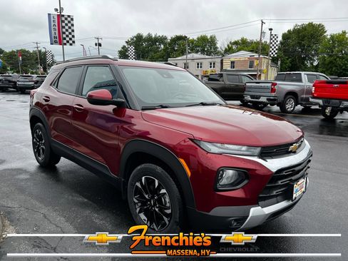Used 2022 Chevrolet TrailBlazer LT AWD/4WD image 3
