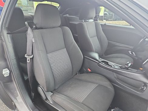 Used 2021 Dodge Challenger SXT image 9