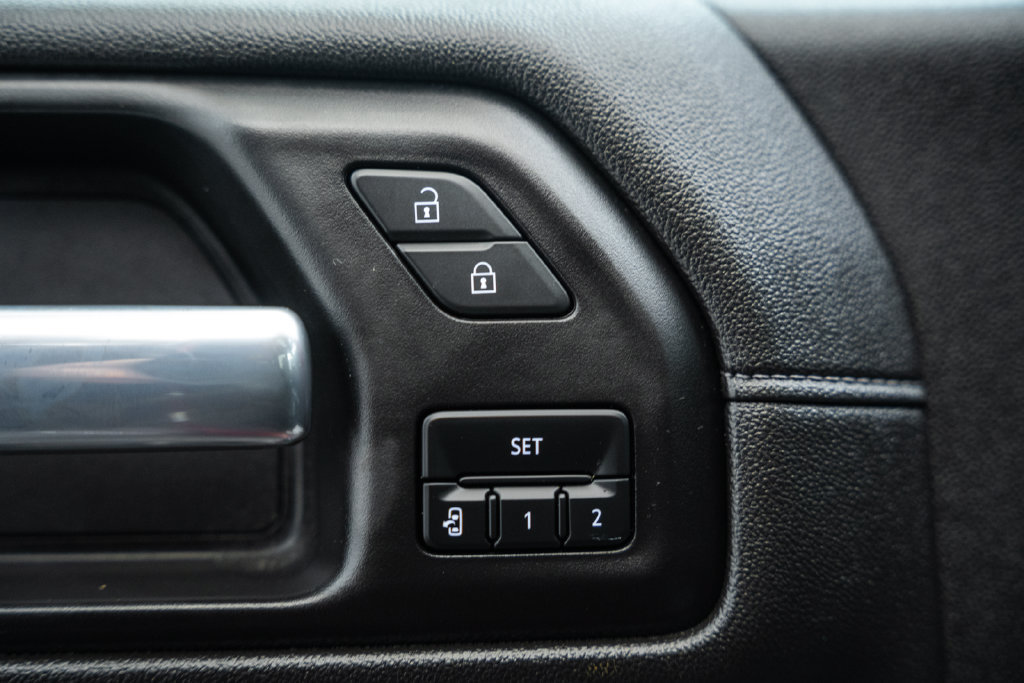 Used 2021 Chevrolet Silverado 1500 High Country w/ Technology Package AWD/4WD image 51