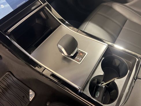 Used 2025 Land Rover Range Rover Evoque Dynamic SE image 17