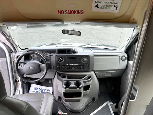 Used 2009 Ford E-250 and Econoline 250 Extended image 12