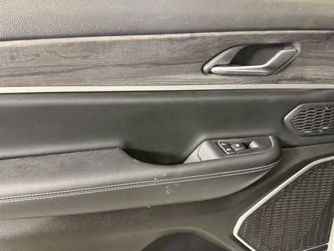 Used 2022 Jeep Grand Cherokee L Limited image 19