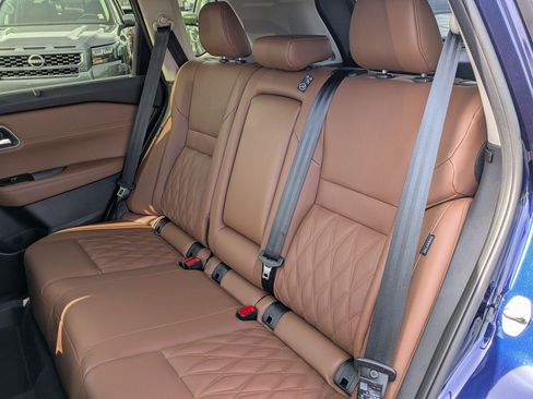 Used 2025 Nissan Rogue Platinum w/ Tech Package image 27