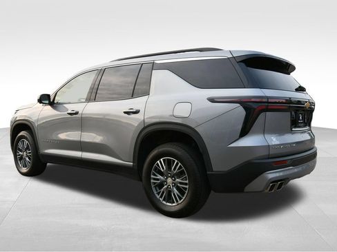 Used 2024 Chevrolet Traverse LT AWD/4WD image 5