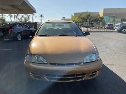 Used 2002 Chevrolet Cavalier Sedan image 2