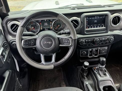 Used 2018 Jeep Wrangler Unlimited Sahara w/ Cold Weather Group AWD/4WD image 12