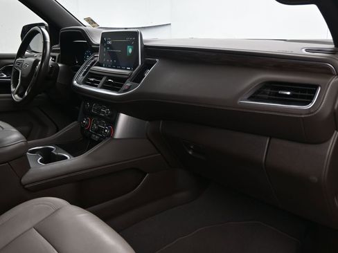 Used 2022 Chevrolet Suburban Z71 w/ Luxury Package image 16