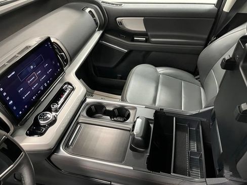 Used 2025 Ford Expedition Max Active AWD/4WD image 39