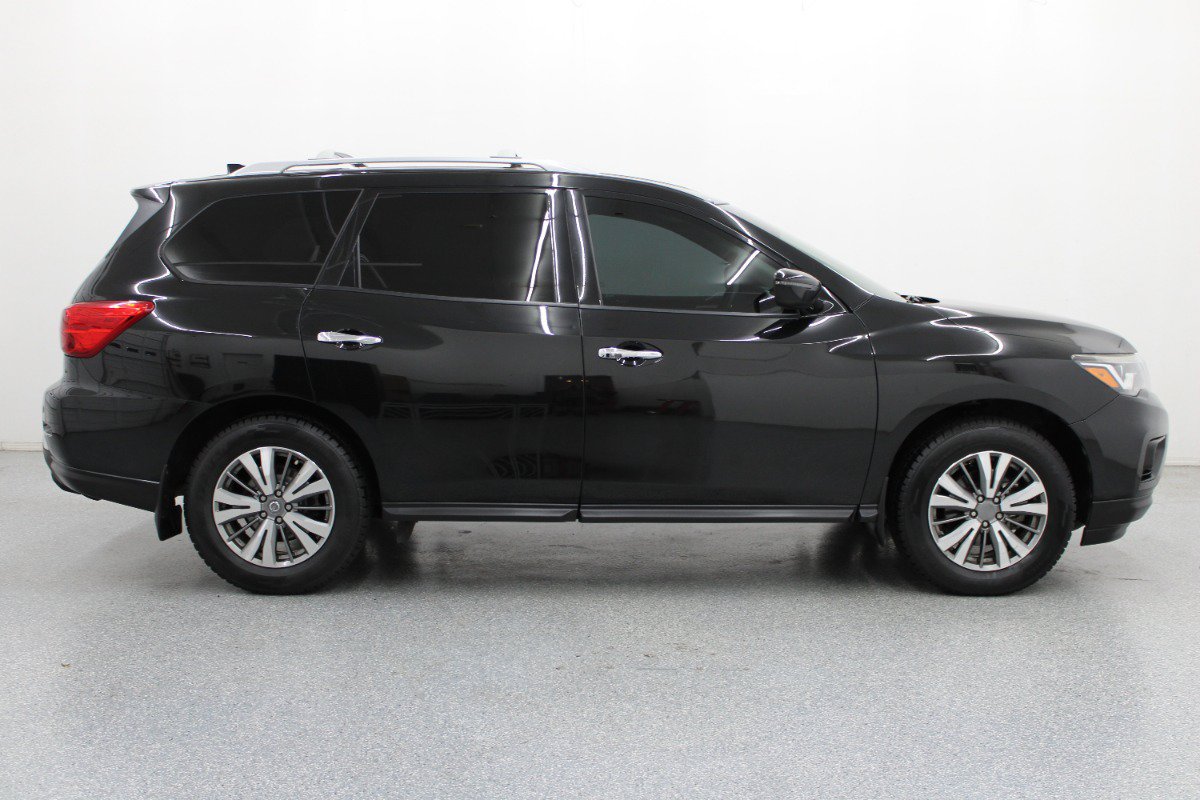 Used 2020 Nissan Pathfinder S FWD image 2