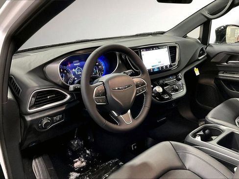 New 2026 Chrysler Voyager LX image 8