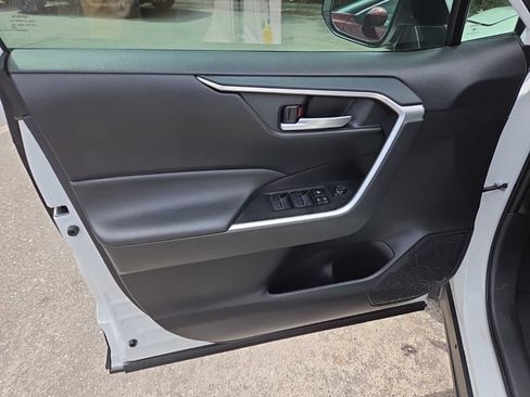 Used 2025 Toyota RAV4 XLE AWD/4WD image 16