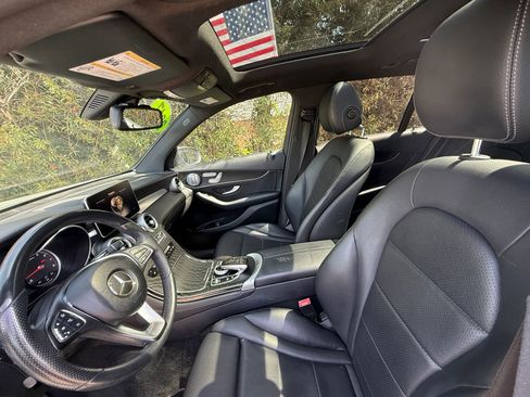 Used 2017 Mercedes-Benz GLC 300 image 2