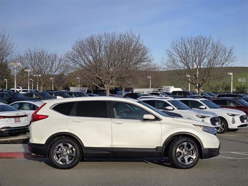 Used 2018 Honda CR-V EX image 3