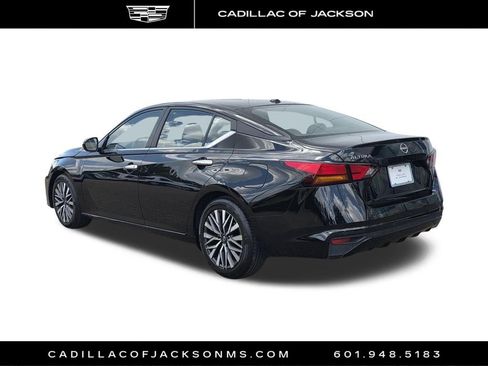 Used 2025 Nissan Altima 2.5 SV FWD image 3