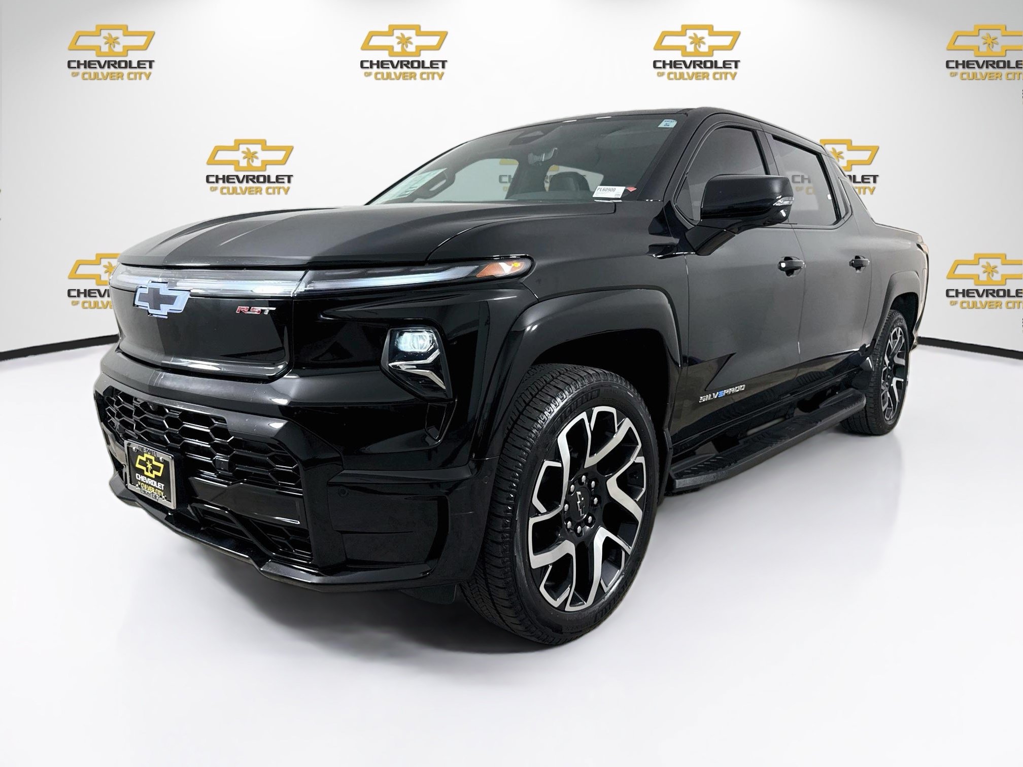 Used 2024 Chevrolet Silverado EV RST AWD/4WD image 3