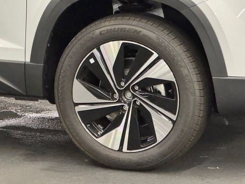 New 2025 Volkswagen Taos SE image 39