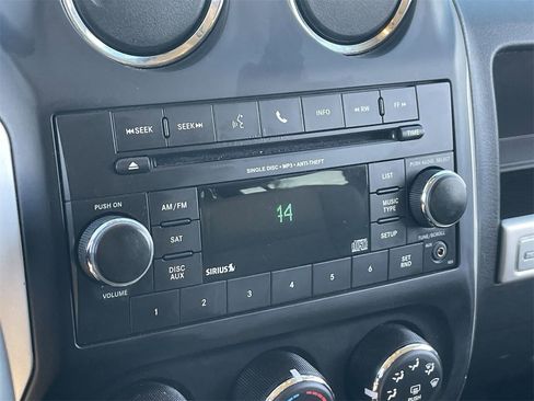 Used 2017 Jeep Compass Latitude image 24