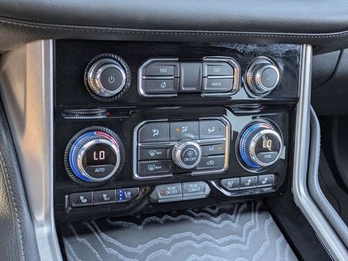 Used 2024 GMC Yukon Denali AWD/4WD image 24
