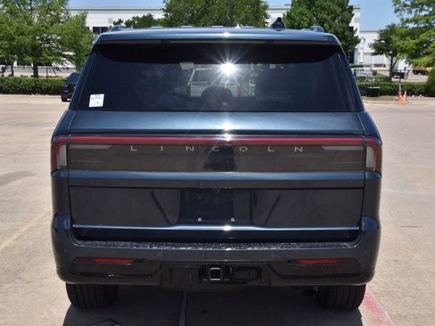Certified 2025 Lincoln Navigator Reserve w/ Jet Appearance Package AWD/4WD image 8