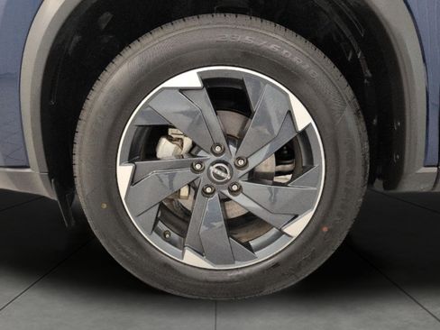 Used 2025 Nissan Rogue SV AWD/4WD image 3