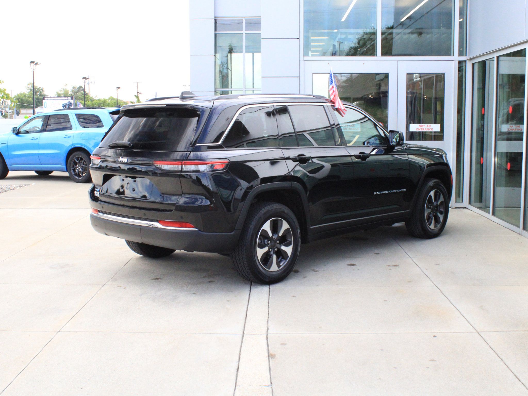Used 2023 Jeep Grand Cherokee 4WD 4xe image 6