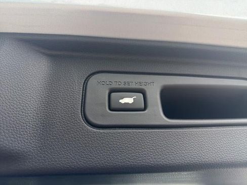 Used 2025 Honda Pilot TrailSport image 13