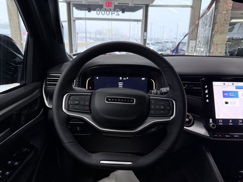 Used 2025 Jeep Wagoneer Series II image 46