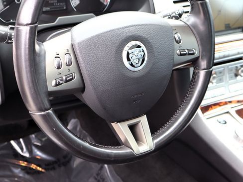 Used 2011 Jaguar XF Premium RWD image 32