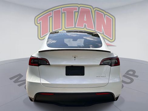 Used 2024 Tesla Model Y Long Range AWD/4WD image 5