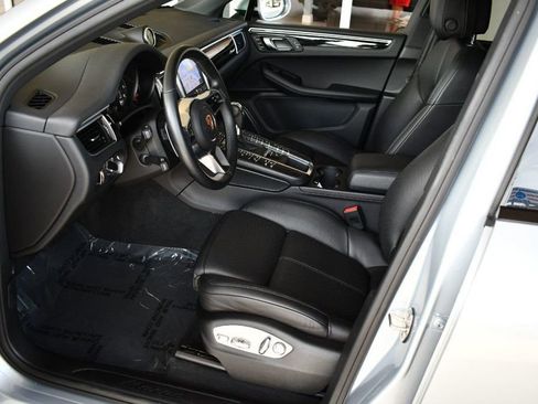 Used 2018 Porsche Macan image 38