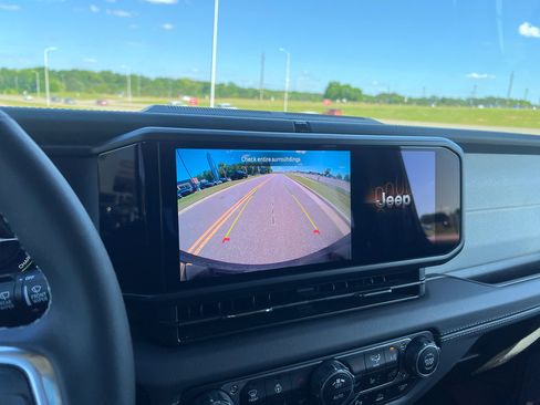 Used 2025 Jeep Wrangler Sahara w/ Safety Group image 22